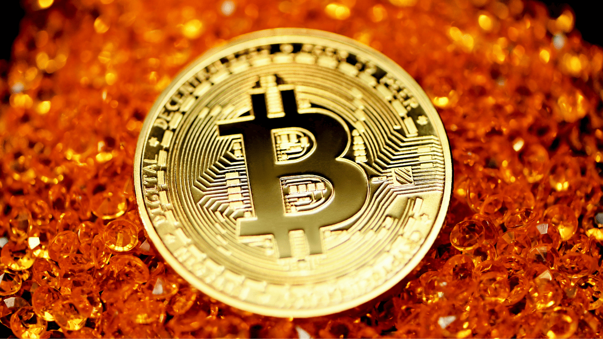 Crypto Traders Await US Fed Signals as Bitcoin Price Drops to $91,900