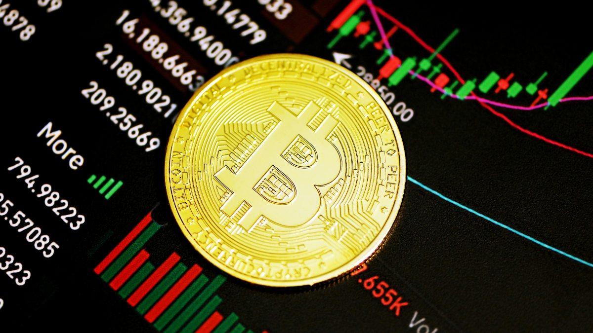 Bitcoin Price Rebounds to $112,000 as US Fed Chair&rsquo;s Comments Spark Hope of Rate Cuts
